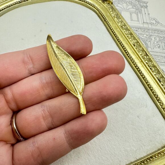 Vintage Jewelry Gold Tone Leaf Brooch Pin - Picture 2 of 3